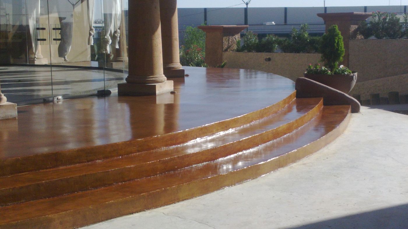 Escalera con mancha ácida