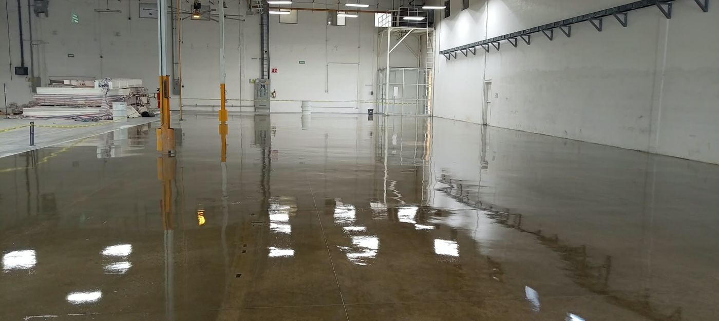 Nave industrial con sellador