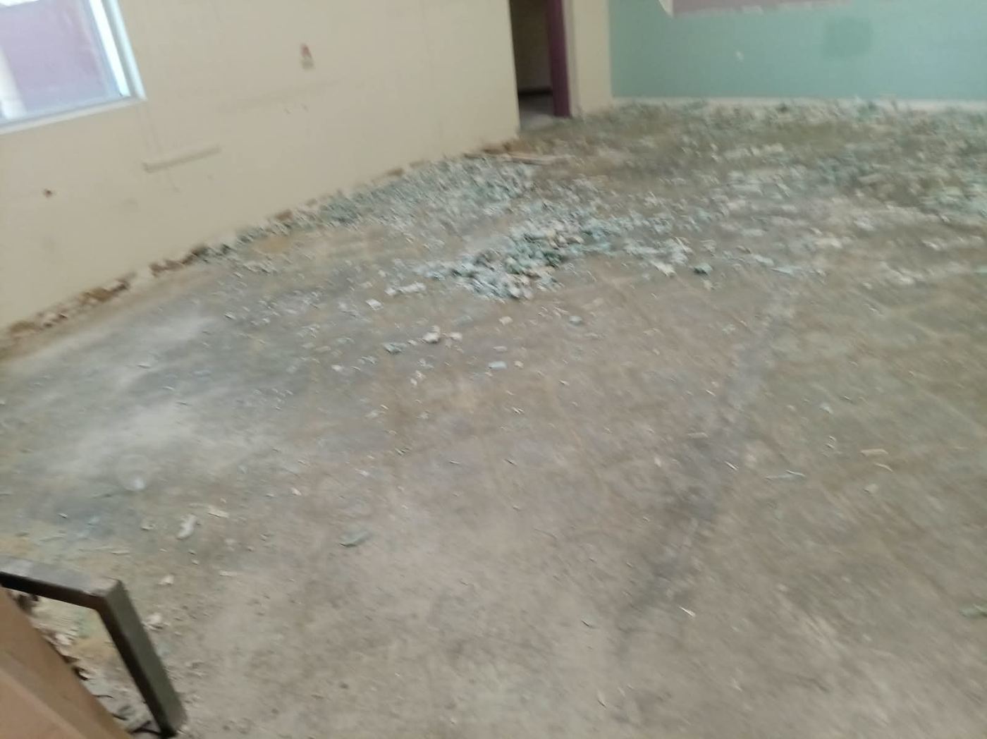 Piso dañado antes del recubrimiento